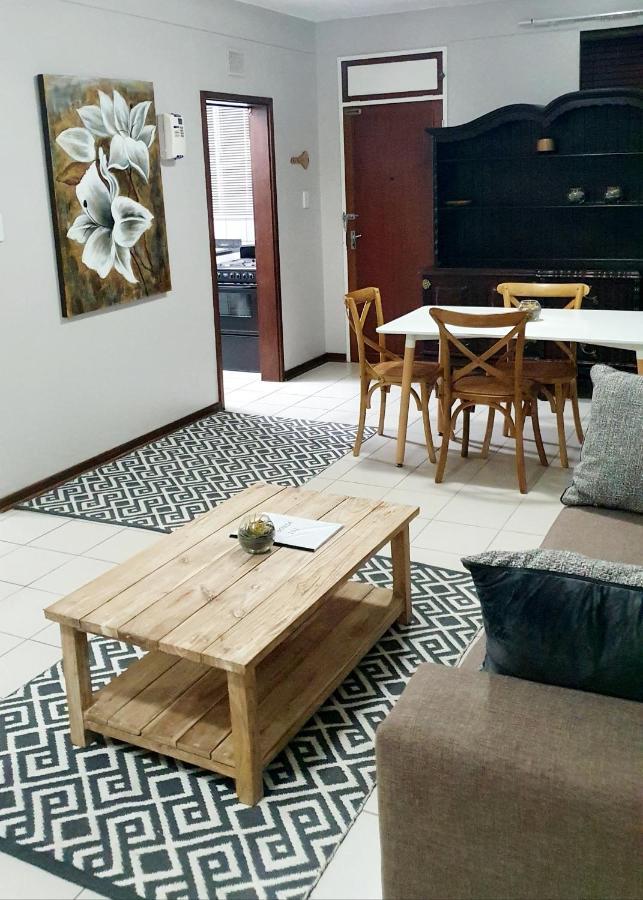Laboria 102 & 103 Apartment Harrismith Bagian luar foto