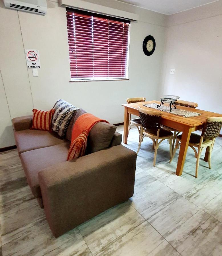 Laboria 102 & 103 Apartment Harrismith Bagian luar foto