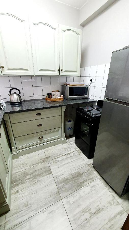 Laboria 102 & 103 Apartment Harrismith Bagian luar foto