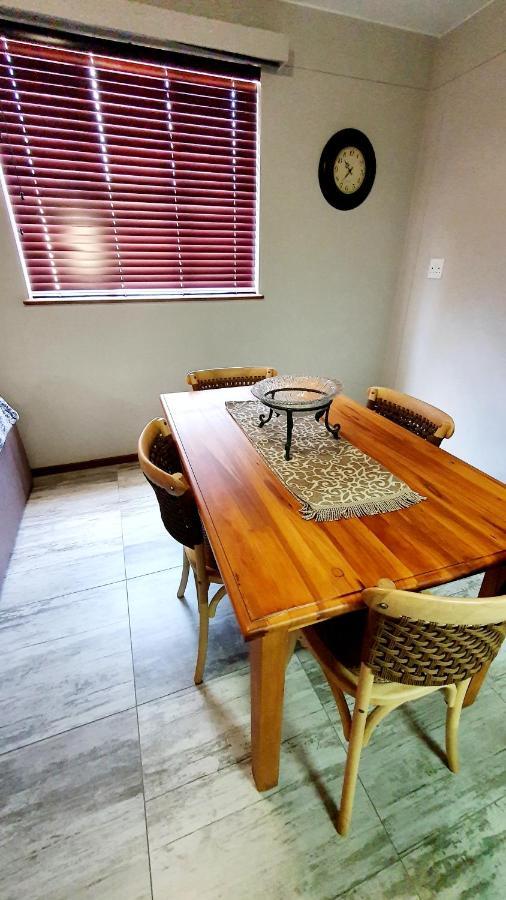 Laboria 102 & 103 Apartment Harrismith Bagian luar foto