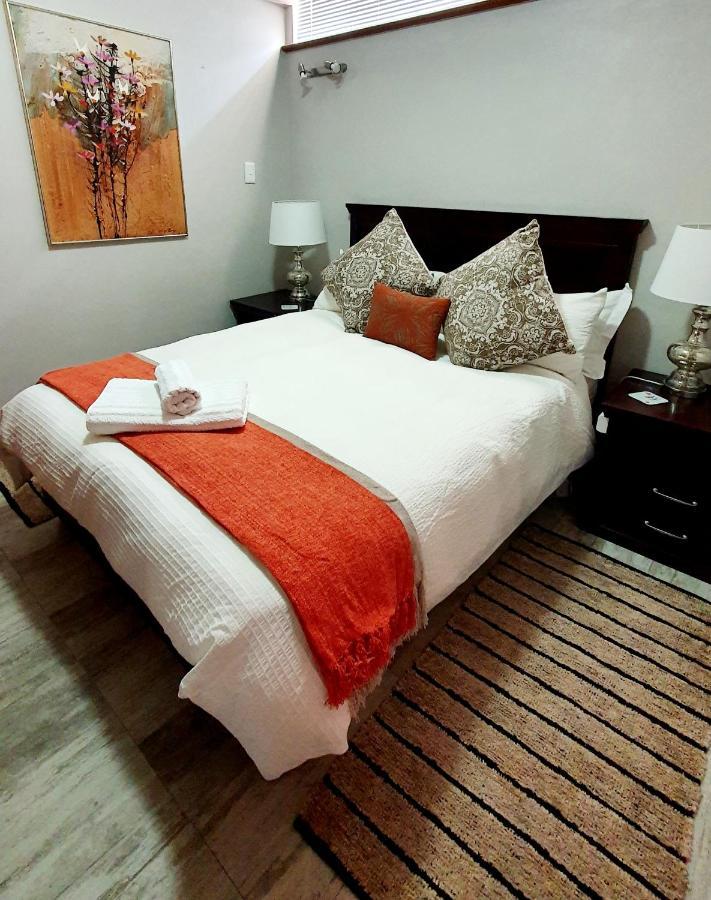 Laboria 102 & 103 Apartment Harrismith Bagian luar foto