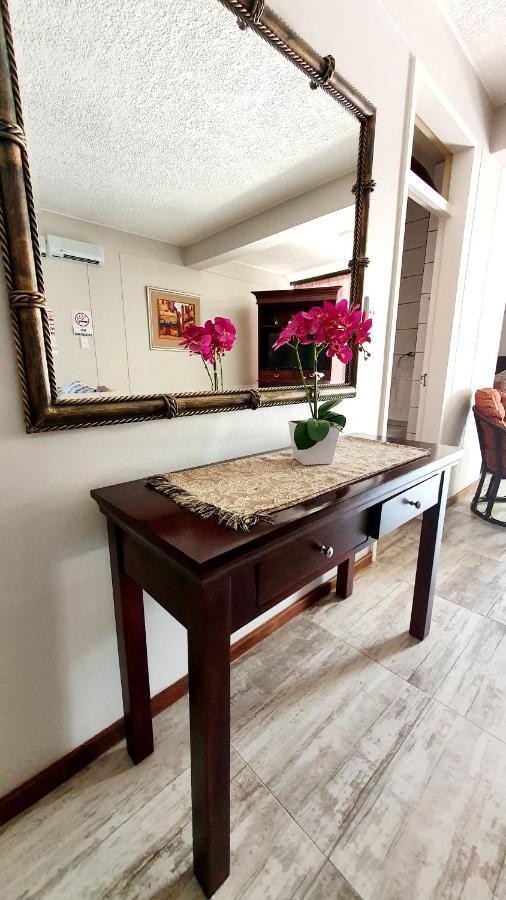 Laboria 102 & 103 Apartment Harrismith Bagian luar foto