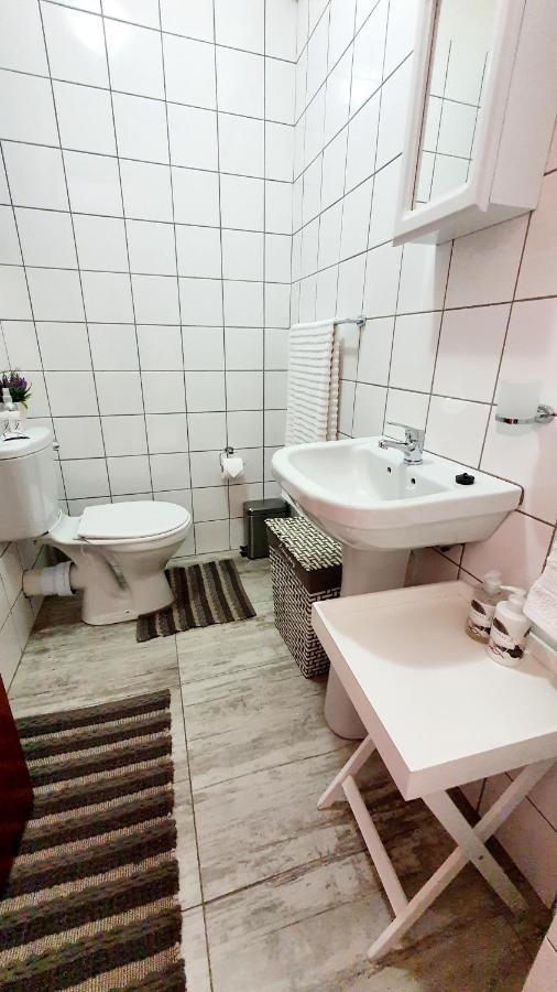 Laboria 102 & 103 Apartment Harrismith Bagian luar foto
