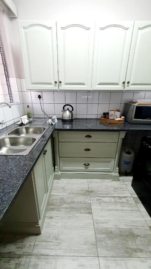 Laboria 102 & 103 Apartment Harrismith Bagian luar foto