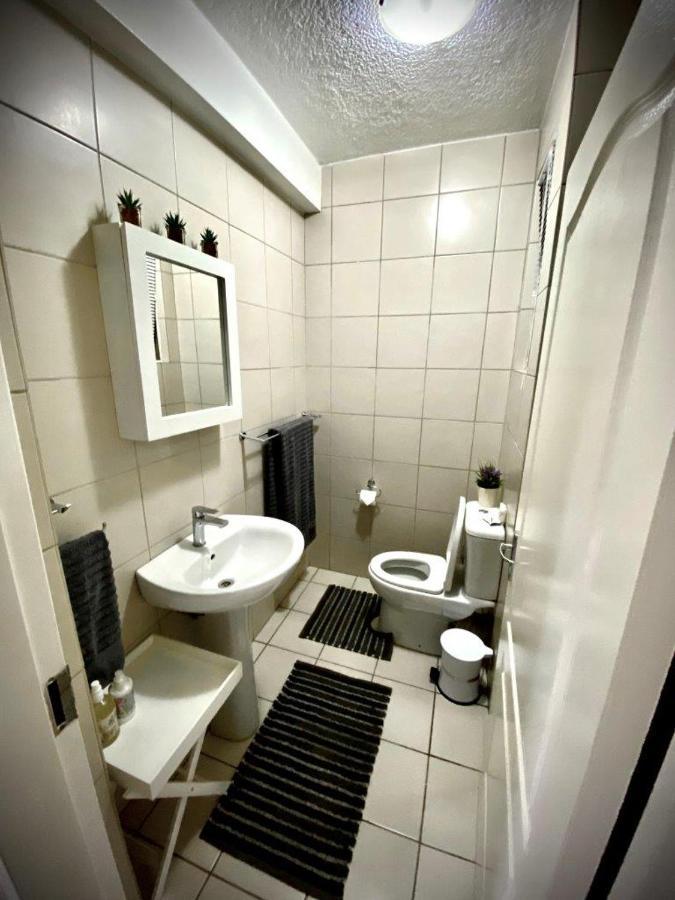 Laboria 102 & 103 Apartment Harrismith Bagian luar foto