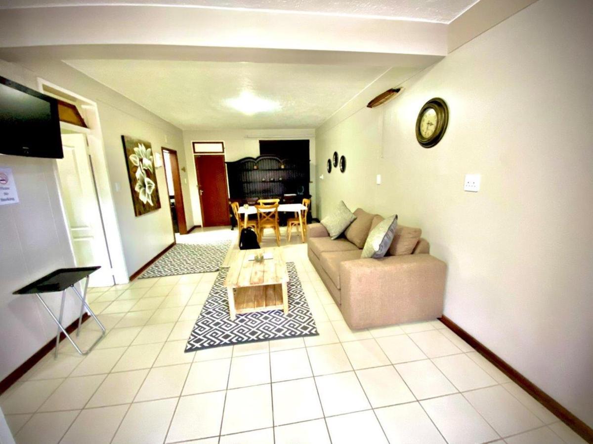 Laboria 102 & 103 Apartment Harrismith Bagian luar foto